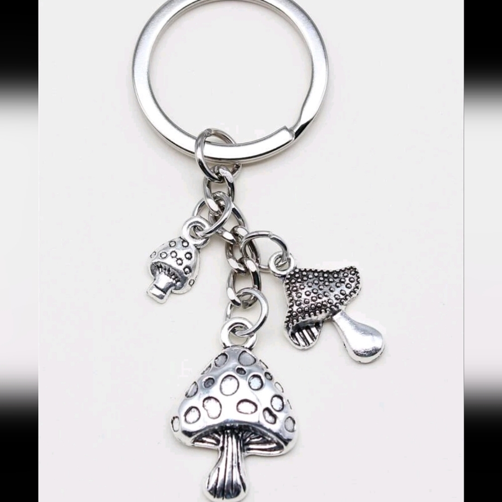 🍄Adorable Mushroom Keychain